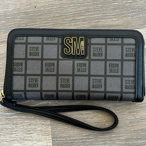 Steve Madden wristlet wallet